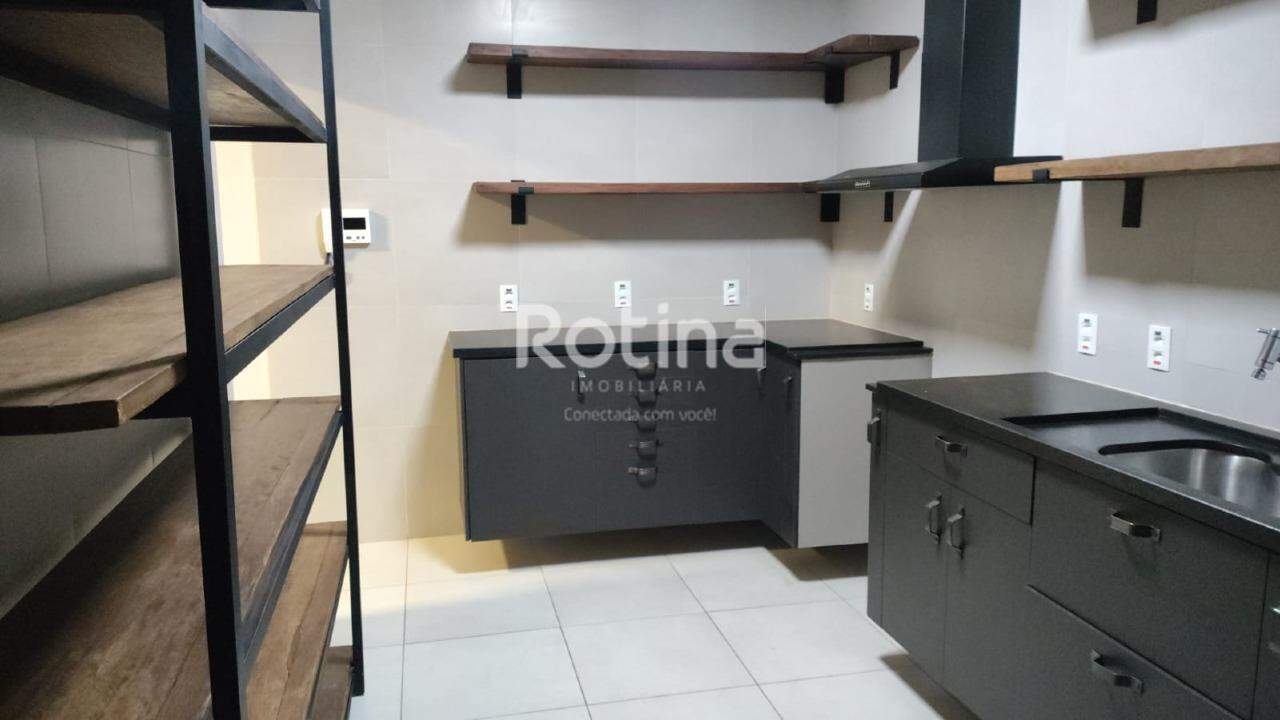 Casa para alugar, 3 quartos em Uberlândia no bairro Martins no valor de R$ 3.200,00 - Rotina Imobiliária: 