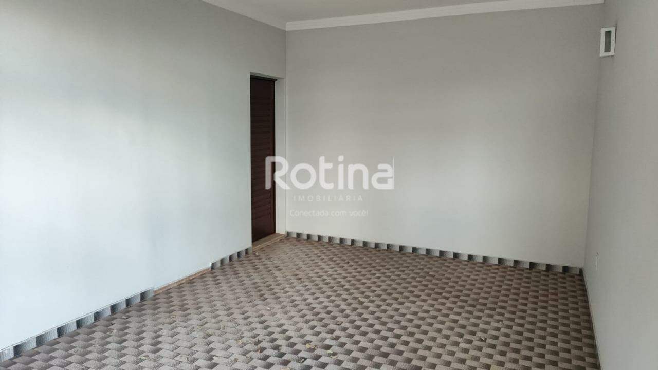 Casa para alugar, 3 quartos em Uberlândia no bairro Martins no valor de R$ 3.200,00 - Rotina Imobiliária: 