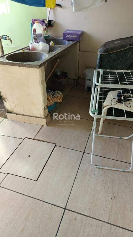 Casa à venda, 4 quartos em Uberlândia no bairro Santa Mônica no valor de R$ 1.600.000,00 - Rotina Imobiliária: 
