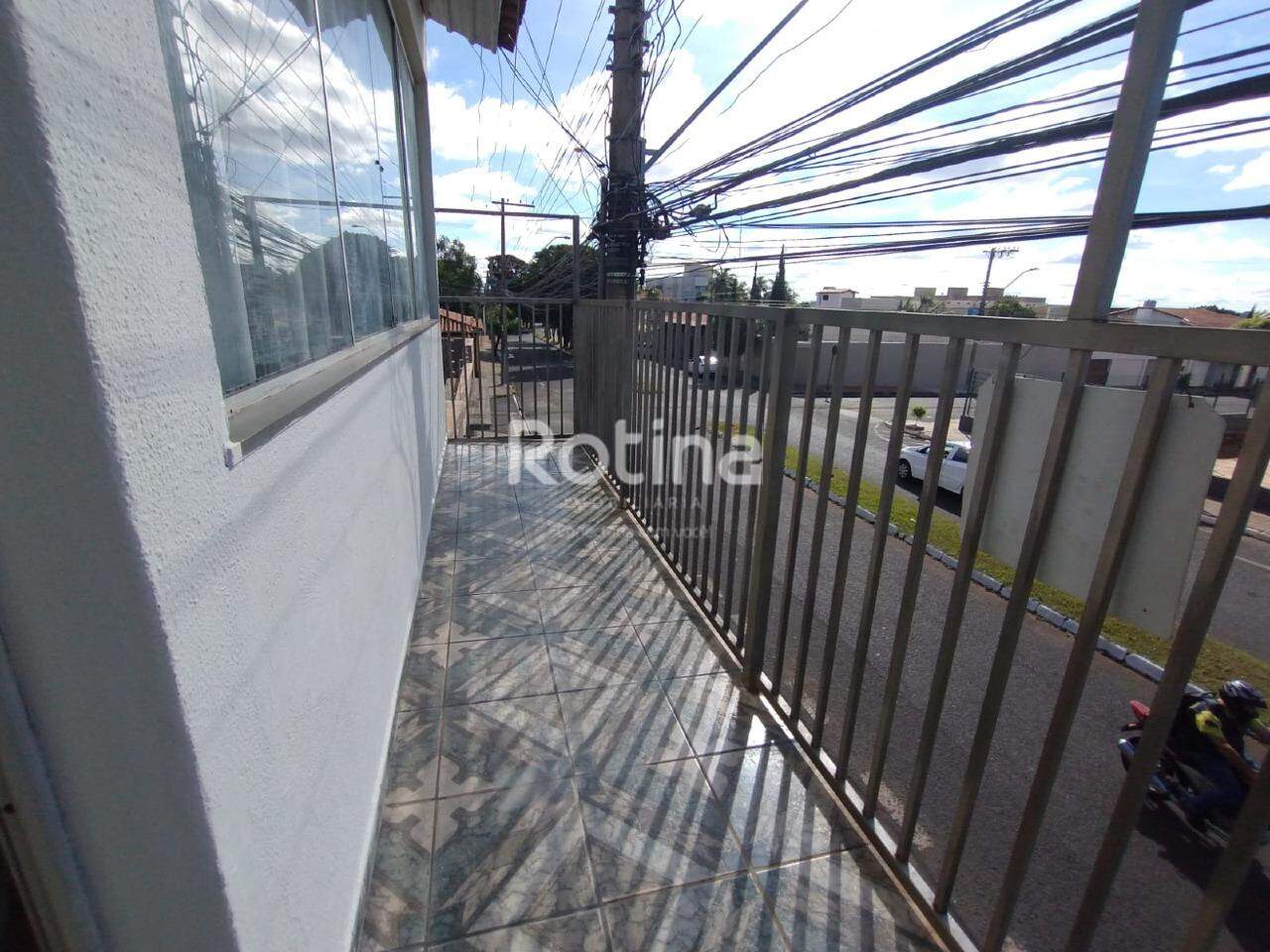 Apartamento para alugar, 3 quartos em Uberlândia no bairro Santa Mônica no valor de R$ 1.900,00 - Rotina Imobiliária: 