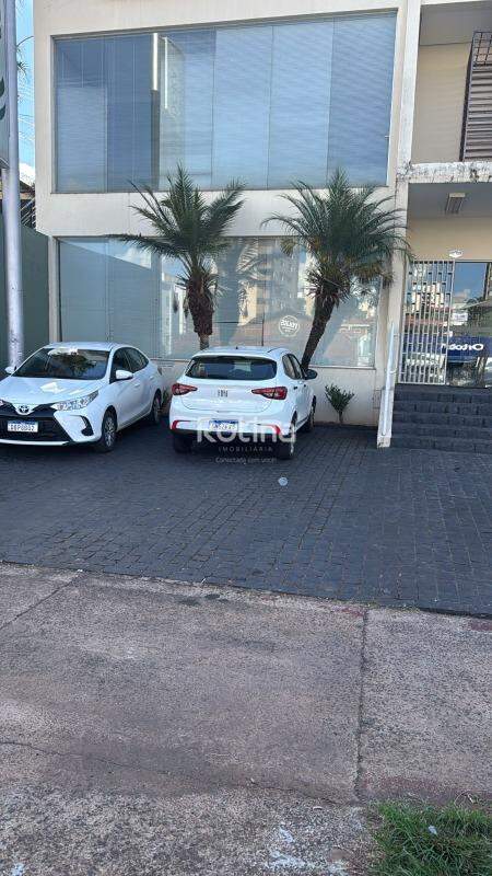 Loja para alugar, em Uberlândia no bairro Lídice no valor de R$ 23.000,00 - Rotina Imobiliária: 