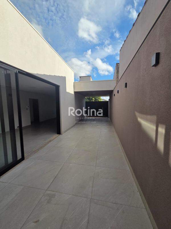Casa à venda, 3 quartos em Uberlândia no bairro Umuarama no valor de R$ 875.000,00 - Rotina Imobiliária: 