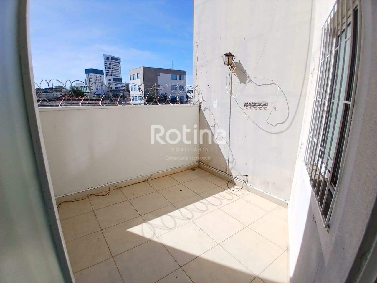 Apartamento para alugar, 3 quartos em Uberlândia no bairro Cazeca no valor de R$ 2.300,00 - Rotina Imobiliária: 