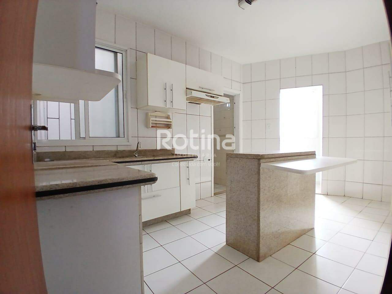 Apartamento para alugar, 3 quartos em Uberlândia no bairro Cazeca no valor de R$ 2.300,00 - Rotina Imobiliária: 