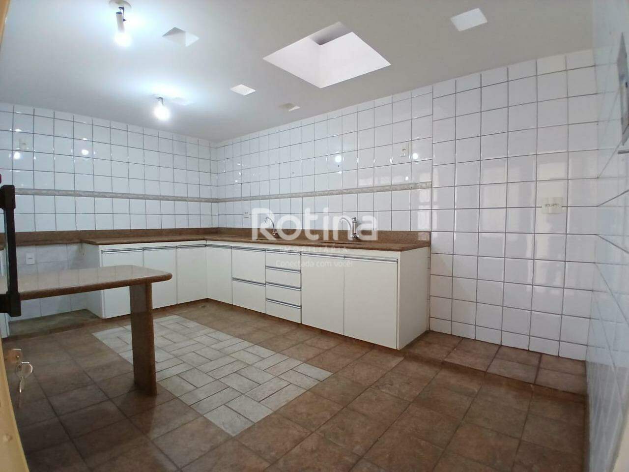 Casa para alugar, 6 quartos em Uberlândia no bairro Tubalina no valor de R$ 5.800,00 - Rotina Imobiliária: 