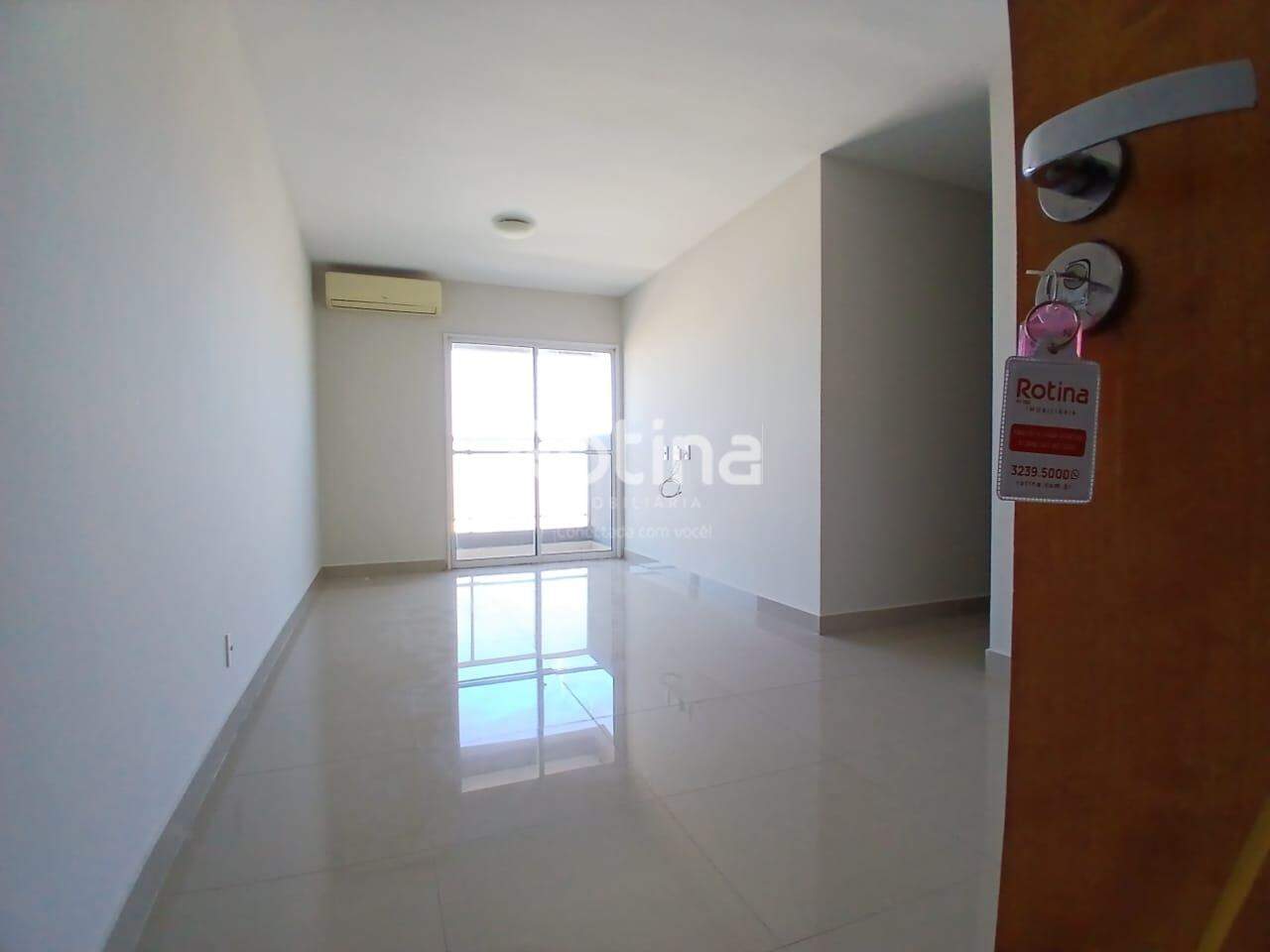 Apartamento para alugar, 3 quartos em Uberlândia no bairro Umuarama no valor de R$ 2.200,00 - Rotina Imobiliária: 
