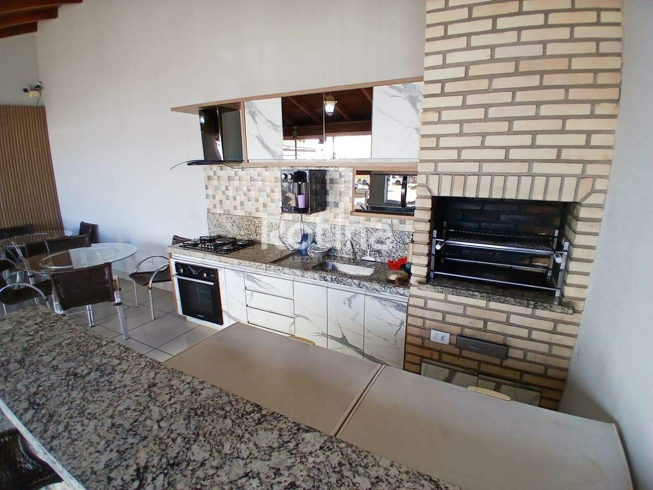 Apartamento para alugar, 3 quartos em Uberlândia no bairro Umuarama no valor de R$ 2.200,00 - Rotina Imobiliária: 