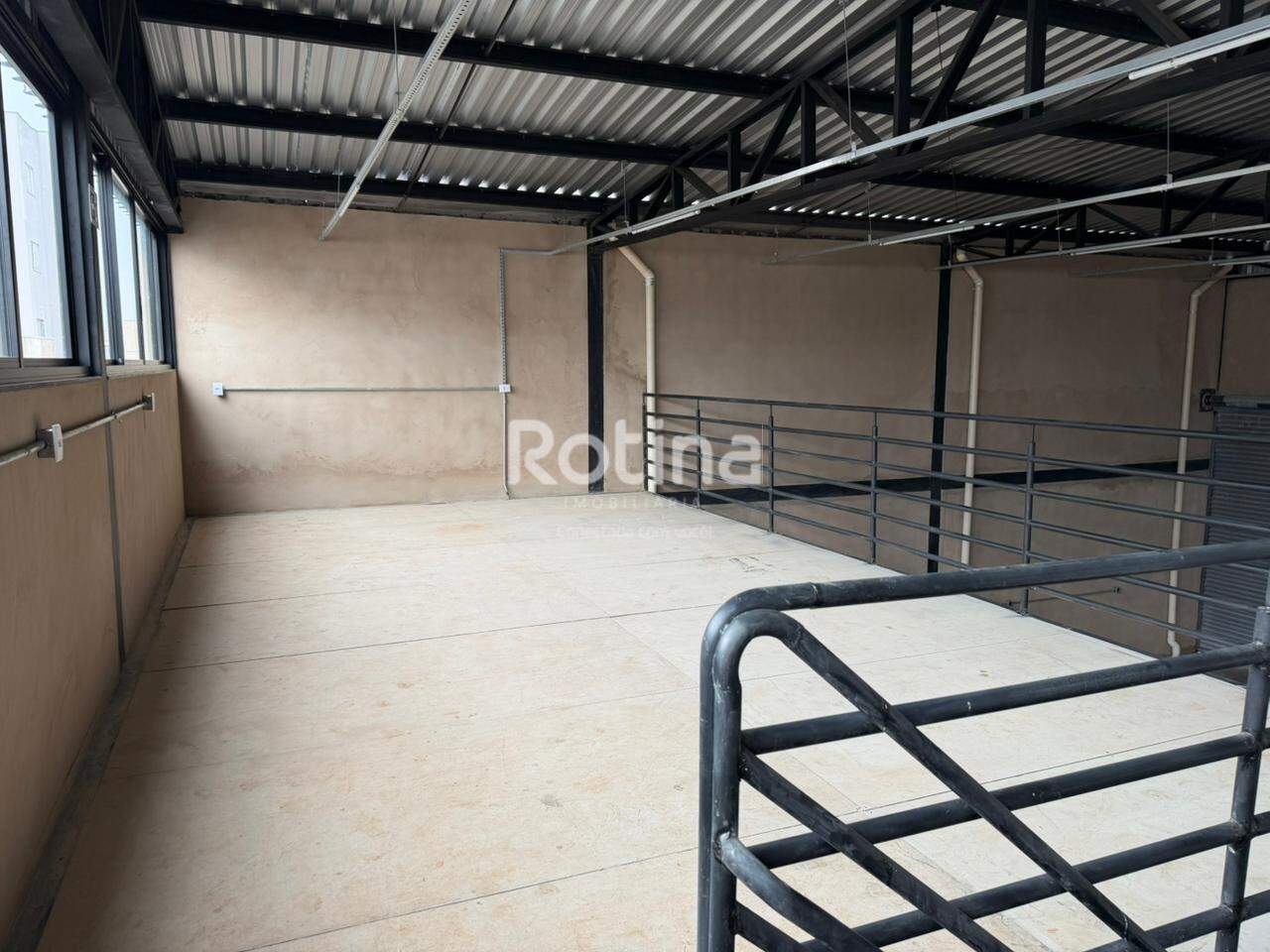 Galpão para alugar, em Uberlândia no bairro Novo Mundo no valor de R$ 6.500,00 - Rotina Imobiliária: 