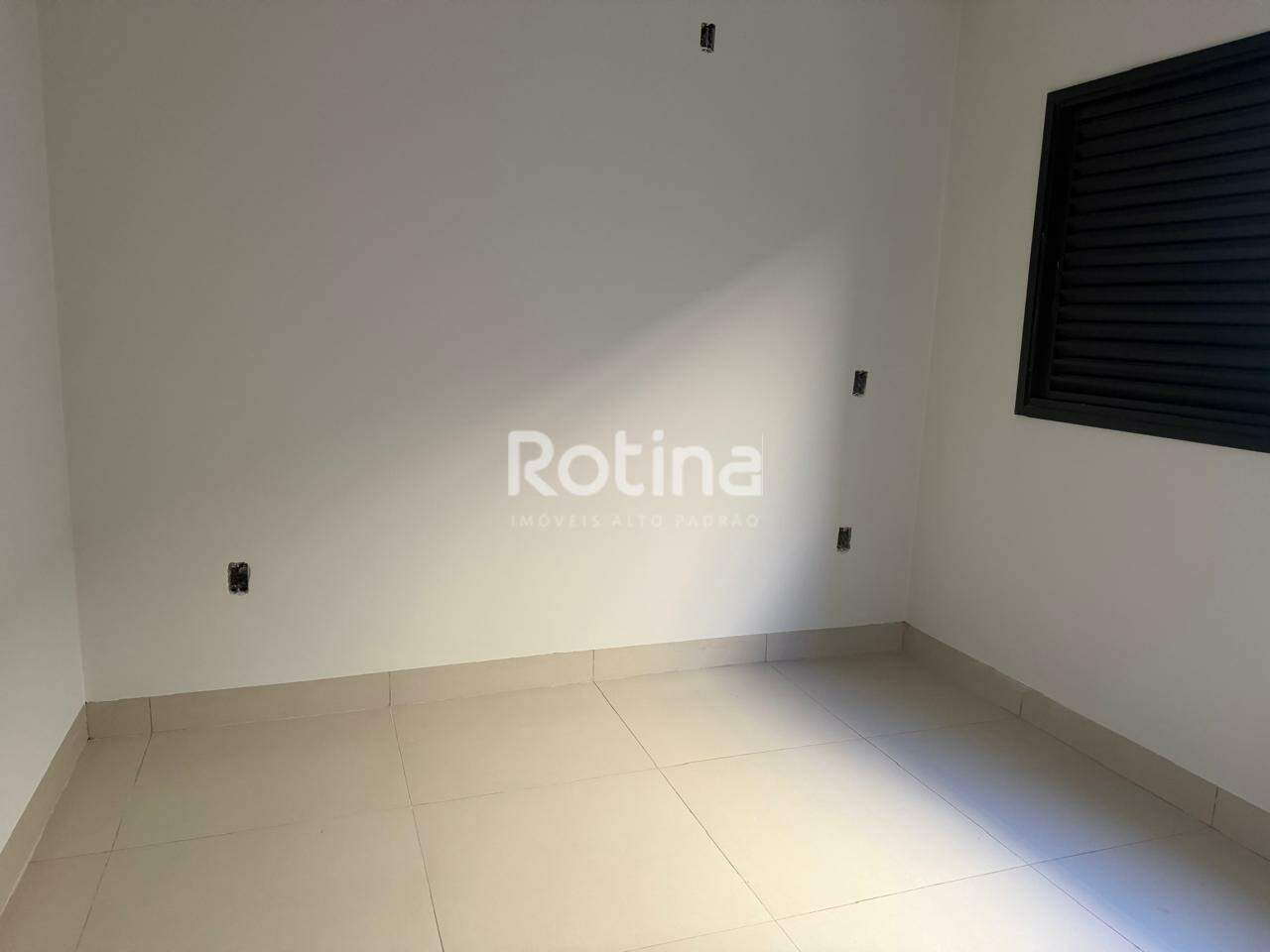 Casa à venda, 3 quartos em Uberlândia no bairro Loteamento Portal do Vale II no valor de R$ 900.000,00 - Rotina Imobiliária: 