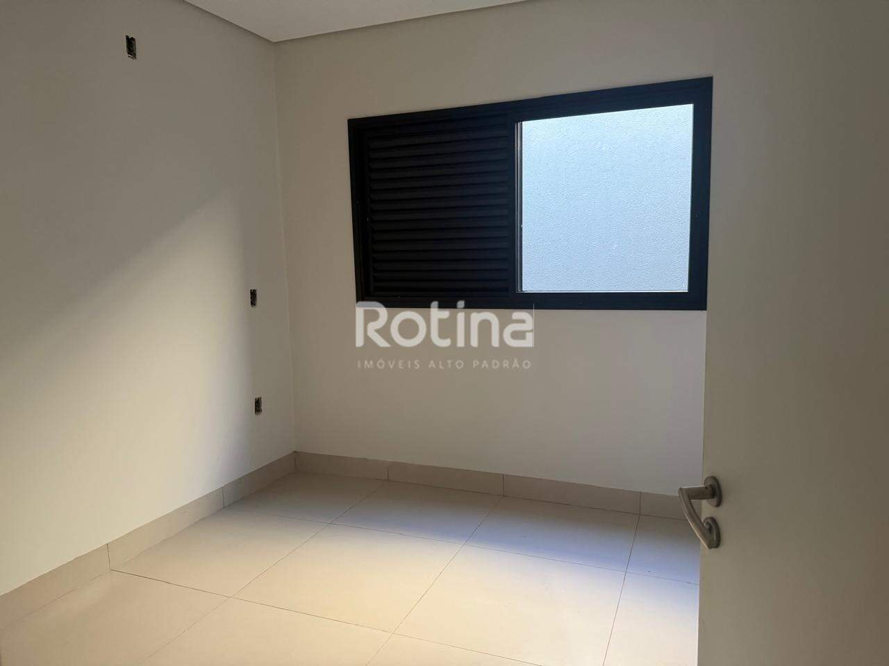 Casa à venda, 3 quartos em Uberlândia no bairro Loteamento Portal do Vale II no valor de R$ 900.000,00 - Rotina Imobiliária: 