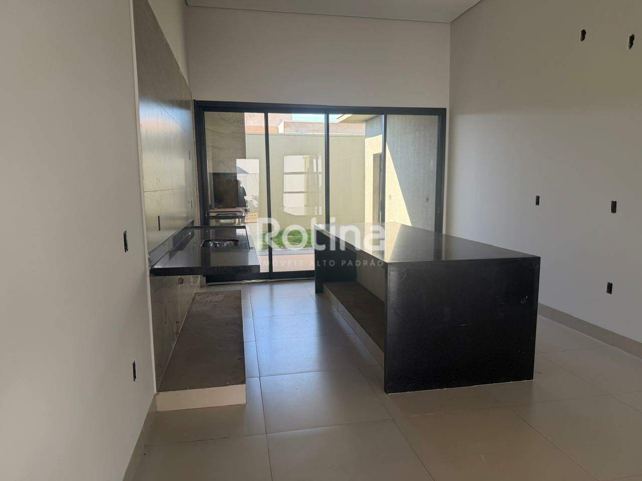 Casa à venda, 3 quartos em Uberlândia no bairro Loteamento Portal do Vale II no valor de R$ 900.000,00 - Rotina Imobiliária: 