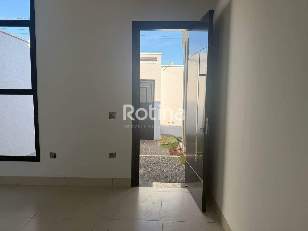 Casa à venda, 3 quartos em Uberlândia no bairro Loteamento Portal do Vale II no valor de R$ 900.000,00 - Rotina Imobiliária: 