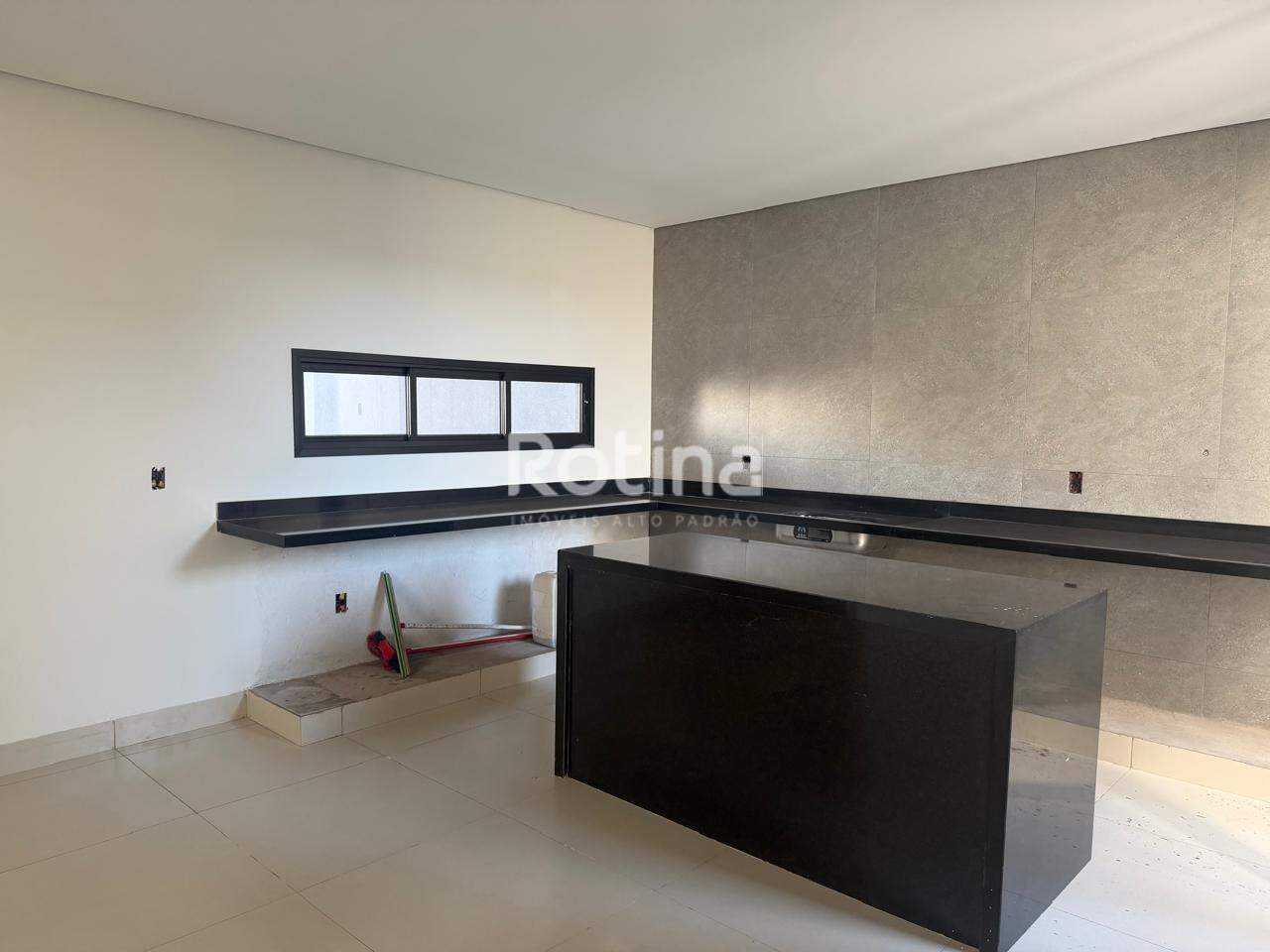 Casa à venda, 3 quartos em Uberlândia no bairro Loteamento Portal do Vale II no valor de R$ 900.000,00 - Rotina Imobiliária: 