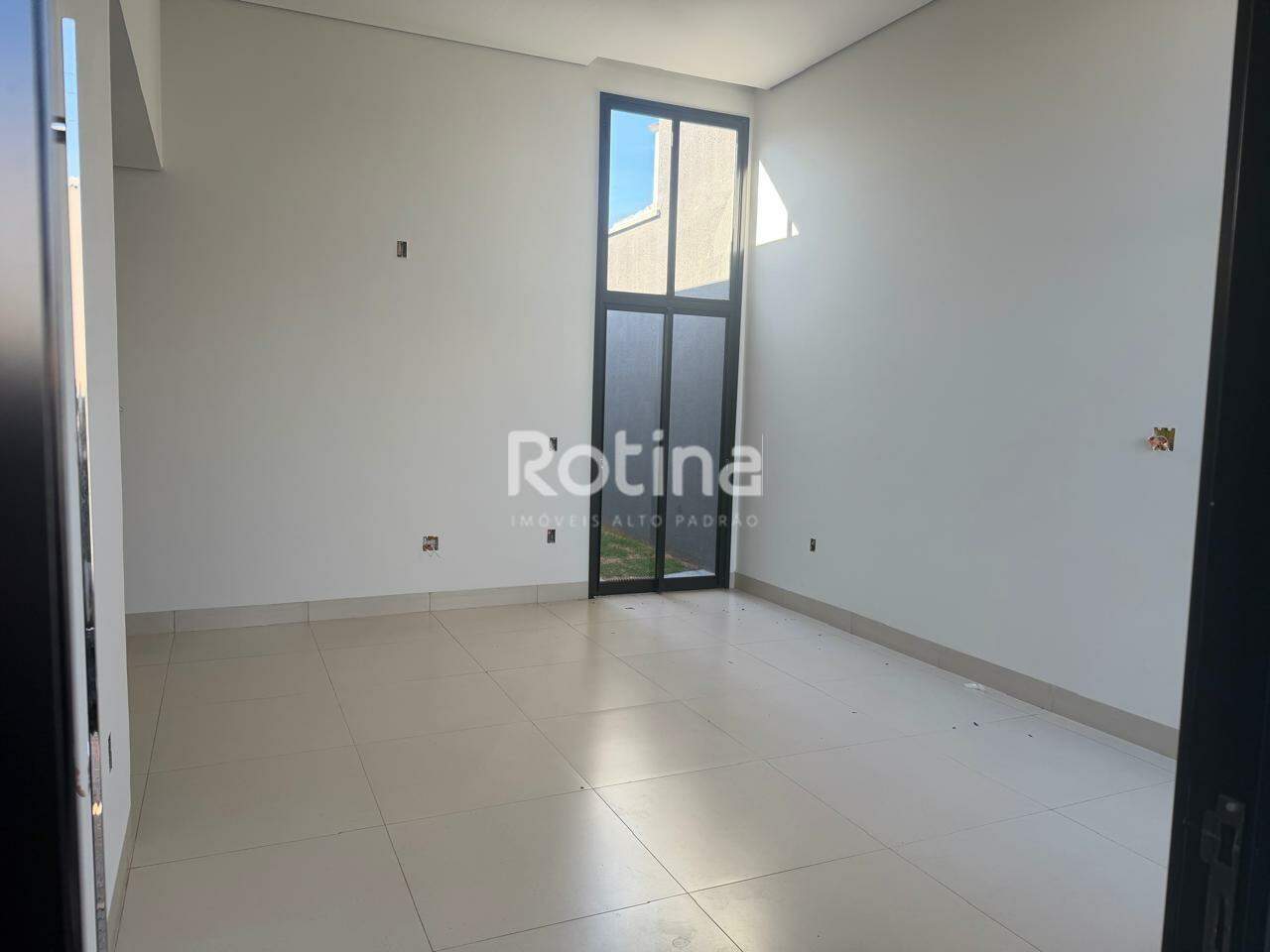 Casa à venda, 3 quartos em Uberlândia no bairro Loteamento Portal do Vale II no valor de R$ 900.000,00 - Rotina Imobiliária: 