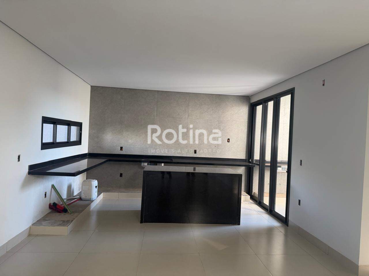 Casa à venda, 3 quartos em Uberlândia no bairro Loteamento Portal do Vale II no valor de R$ 900.000,00 - Rotina Imobiliária: 