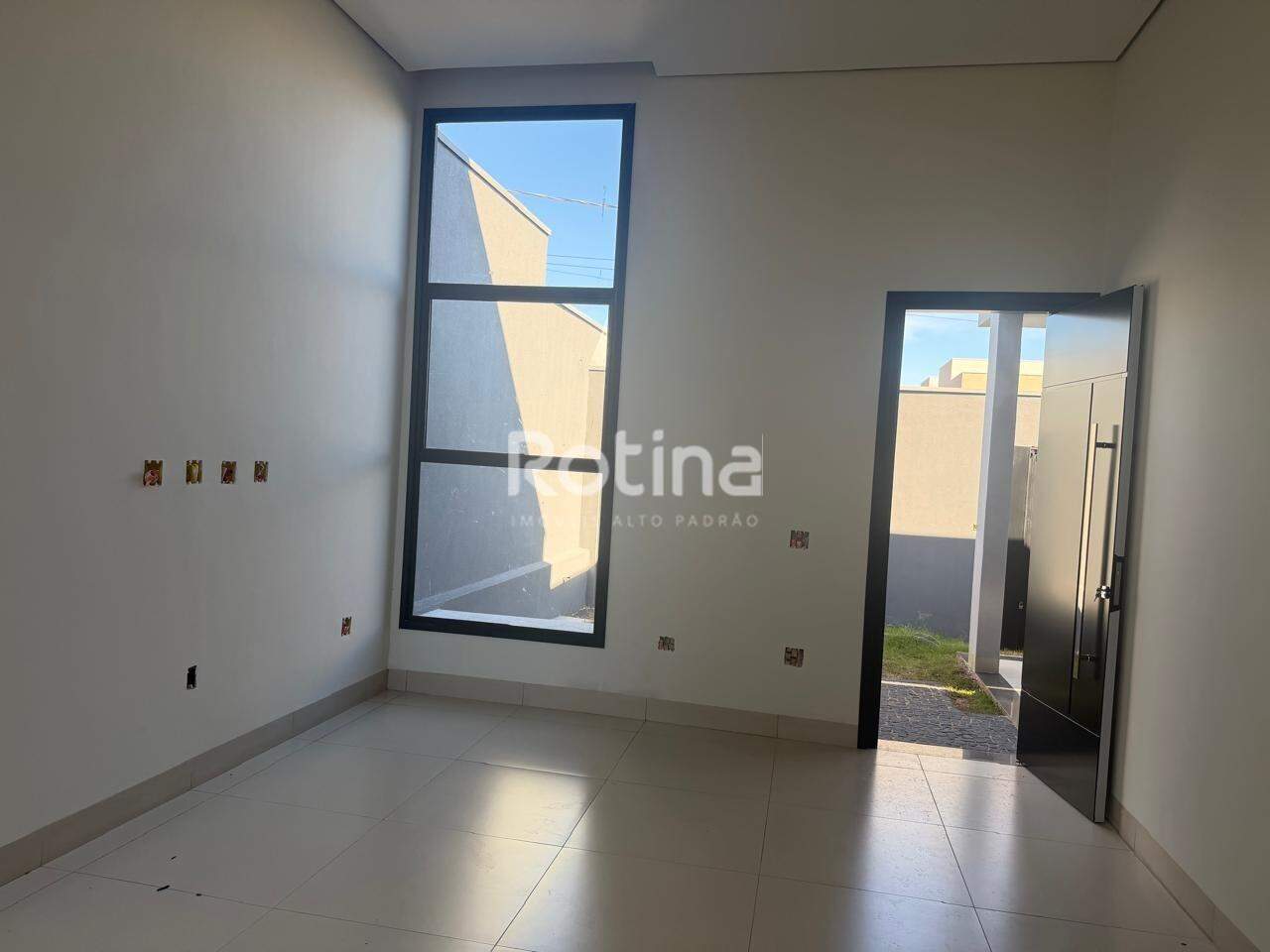 Casa à venda, 3 quartos em Uberlândia no bairro Loteamento Portal do Vale II no valor de R$ 900.000,00 - Rotina Imobiliária: 