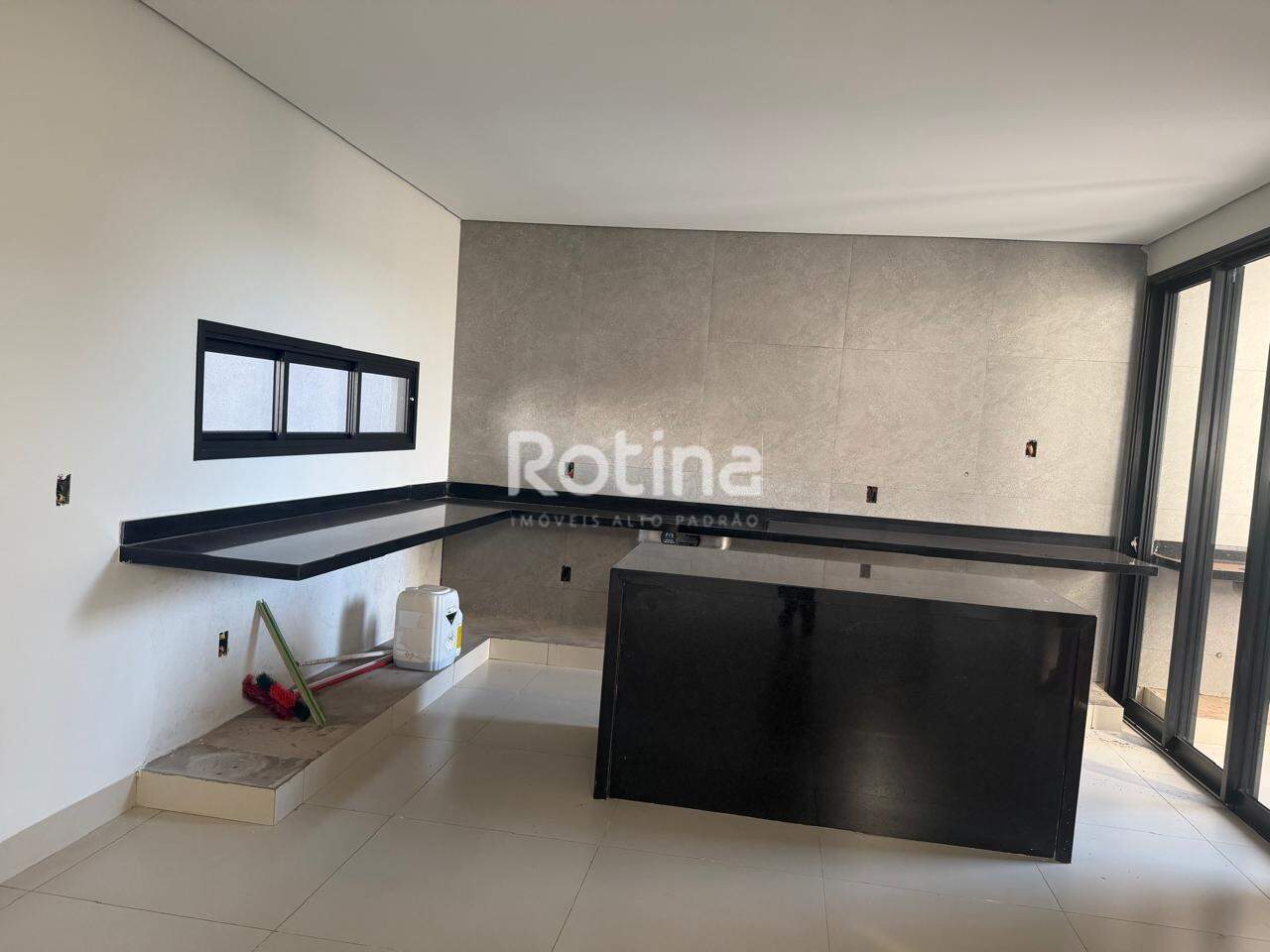 Casa à venda, 3 quartos em Uberlândia no bairro Loteamento Portal do Vale II no valor de R$ 900.000,00 - Rotina Imobiliária: 