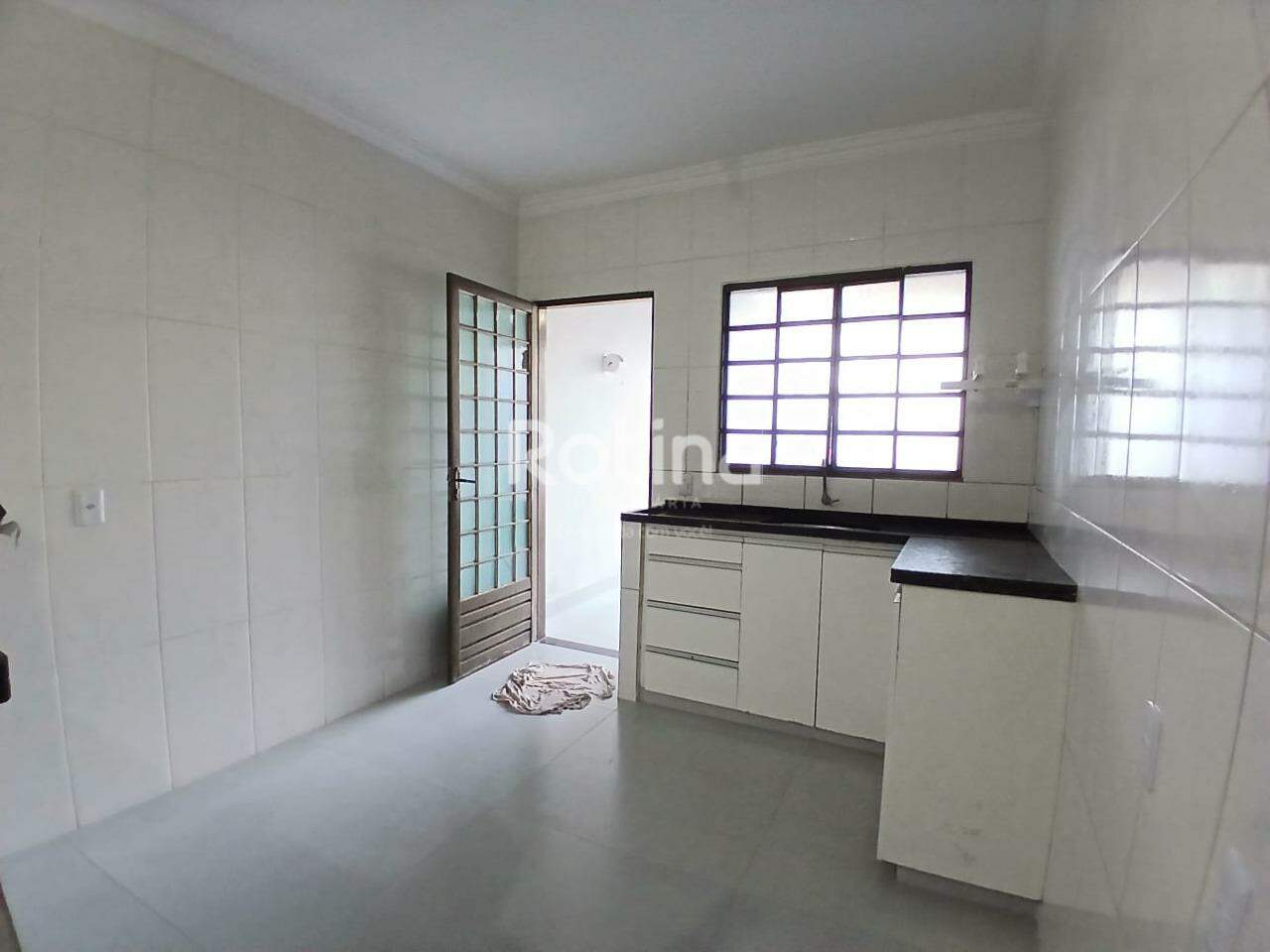Casa para alugar, 3 quartos em Uberlândia no bairro São Jorge no valor de R$ 3.000,00 - Rotina Imobiliária: 