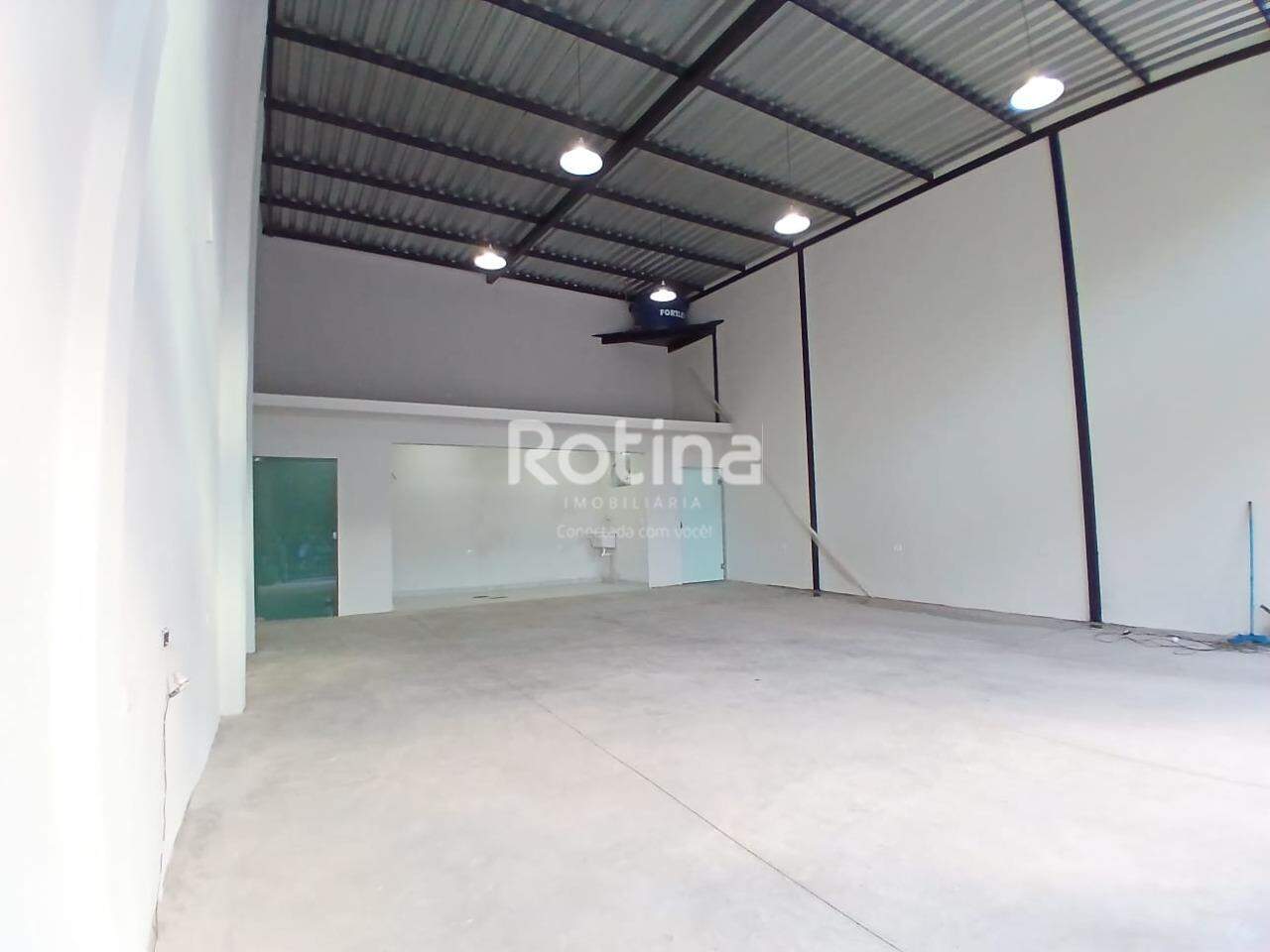 Galpão para alugar, em Uberlândia no bairro Jaraguá no valor de R$ 3.000,00 - Rotina Imobiliária: 