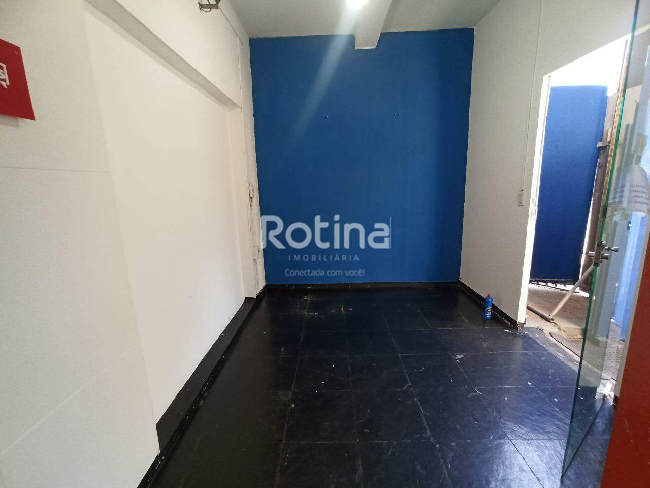Comercial para alugar, em Uberlândia no bairro Nossa Senhora Aparecida no valor de R$ 3.500,00 - Rotina Imobiliária: 
