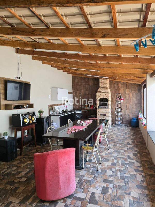 Casa à venda, 2 quartos em Uberlândia no bairro Planalto no valor de R$ 450.000,00 - Rotina Imobiliária: 