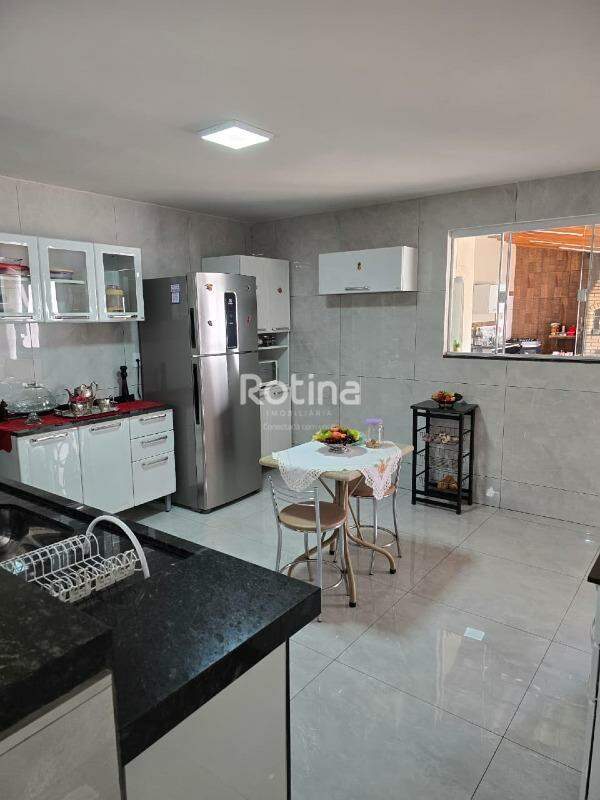 Casa à venda, 2 quartos em Uberlândia no bairro Planalto no valor de R$ 450.000,00 - Rotina Imobiliária: 