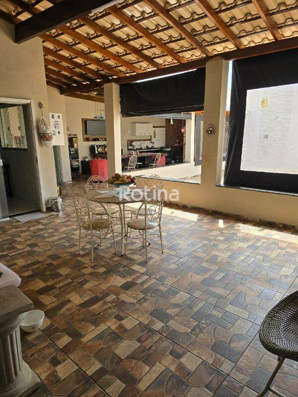 Casa à venda, 2 quartos em Uberlândia no bairro Planalto no valor de R$ 450.000,00 - Rotina Imobiliária: 