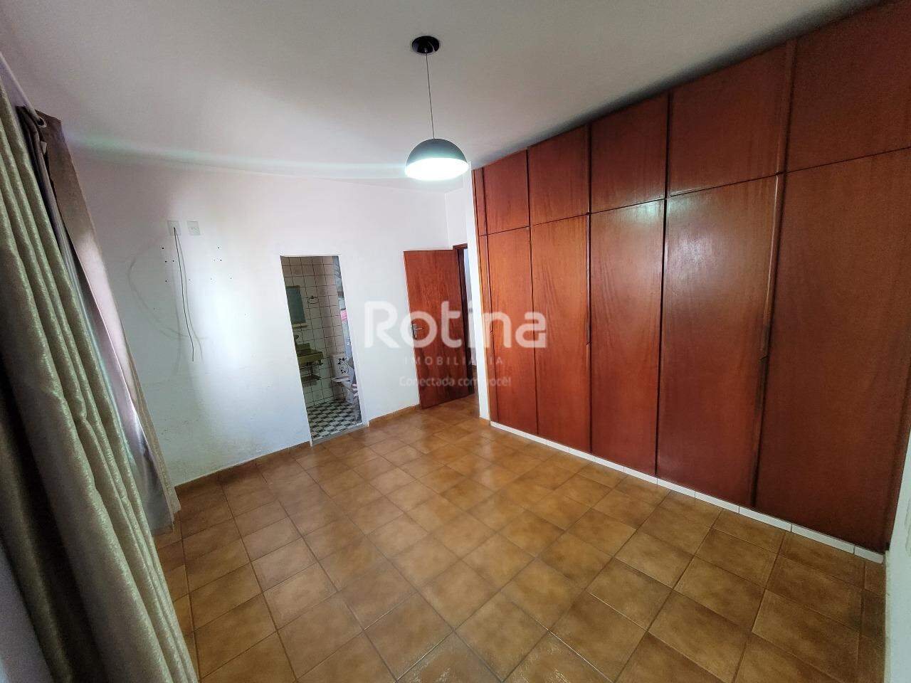 Casa à venda, 3 quartos em Uberlândia no bairro Cidade Jardim no valor de R$ 500.000,00 - Rotina Imobiliária: 