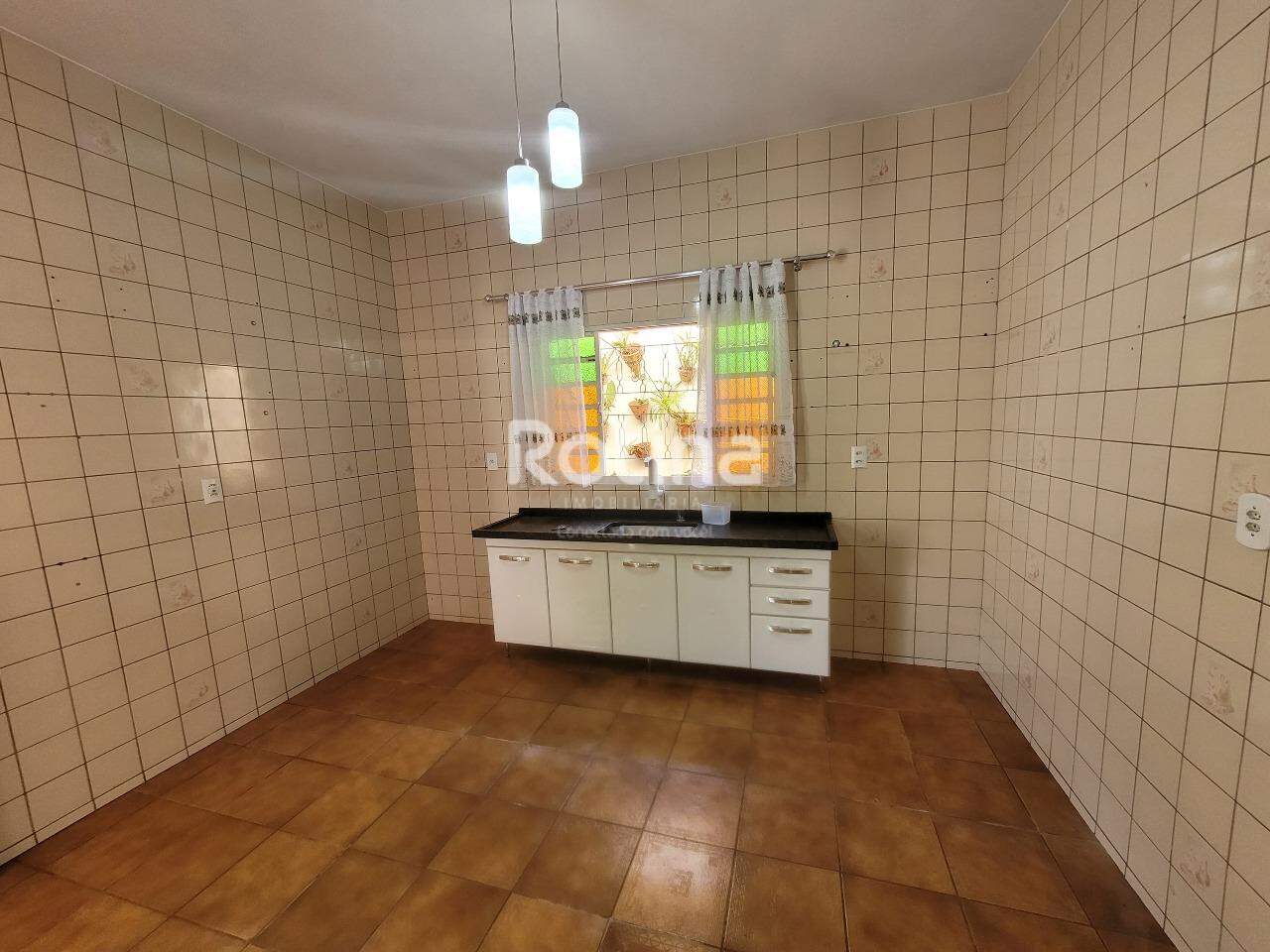 Casa à venda, 3 quartos em Uberlândia no bairro Cidade Jardim no valor de R$ 500.000,00 - Rotina Imobiliária: 