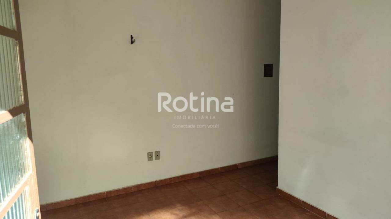 Colônia para alugar, 1 quarto em Uberlândia no bairro Jardim Brasília no valor de R$ 900,00 - Rotina Imobiliária: 
