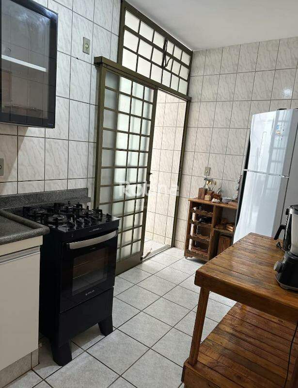 Apartamento para alugar, 3 quartos em Uberlândia no bairro Brasil no valor de R$ 3.000,00 - Rotina Imobiliária: 