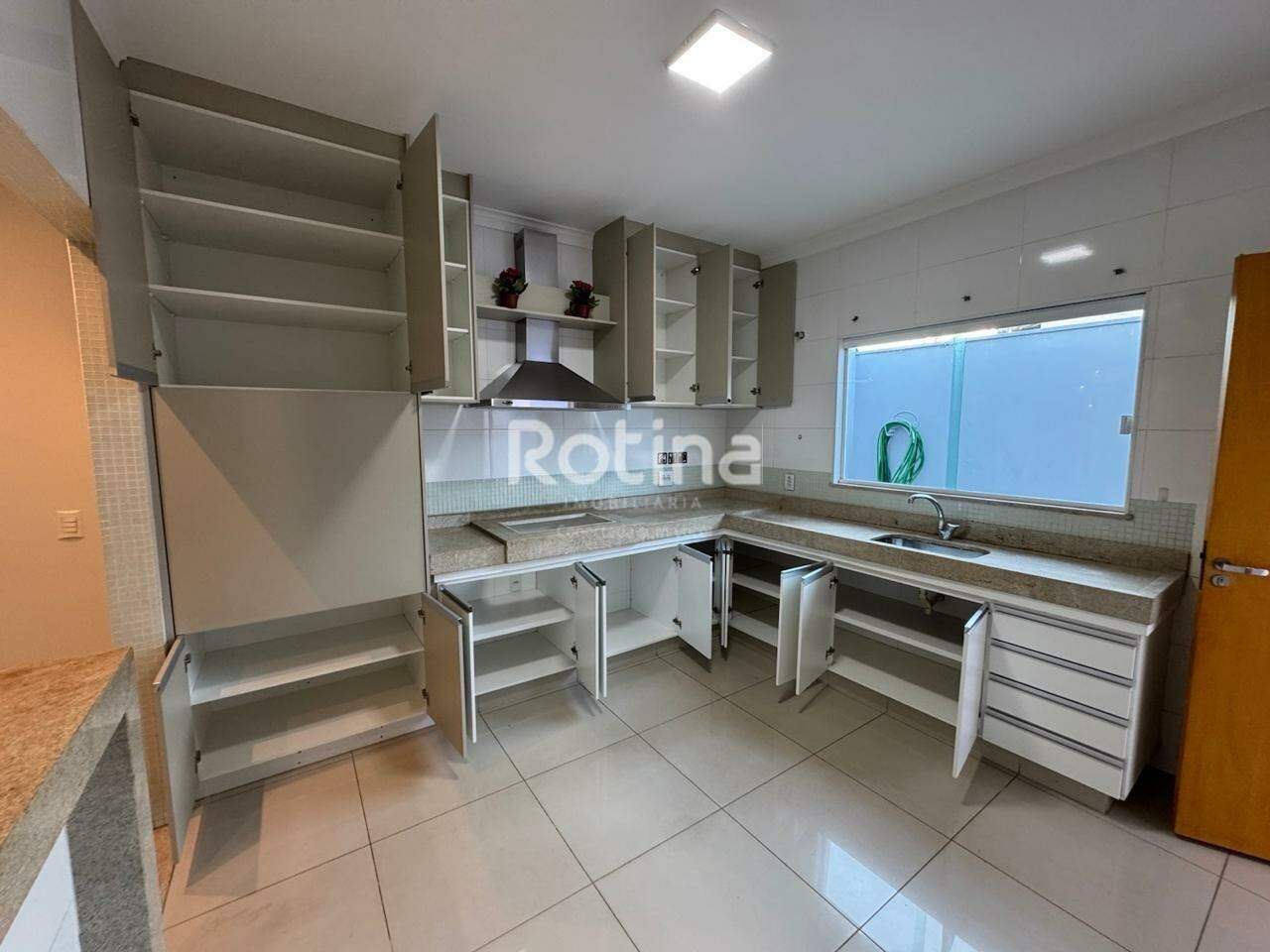 Casa à venda, 3 quartos em Uberlândia no bairro Jardim Patrícia no valor de R$ 850.000,00 - Rotina Imobiliária: 