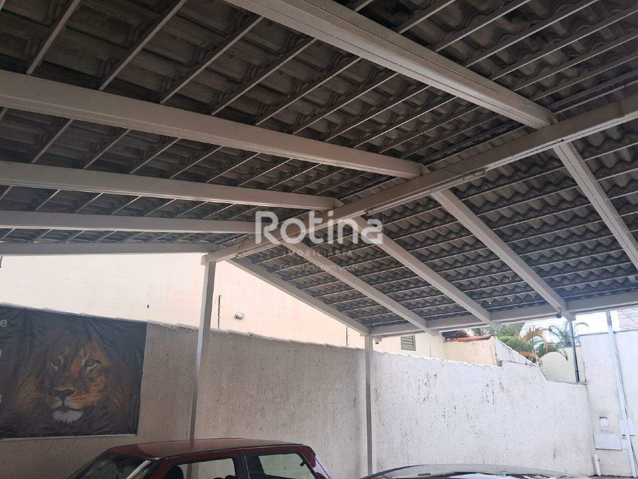 Casa à venda, 3 quartos em Uberlândia no bairro Santa Mônica no valor de R$ 890.000,00 - Rotina Imobiliária: 