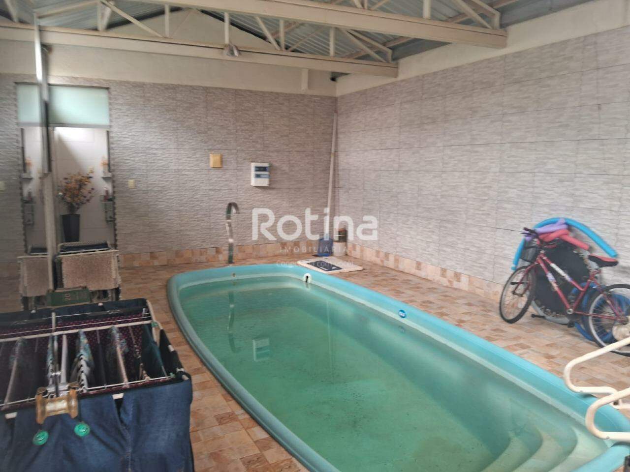 Casa à venda, 3 quartos em Uberlândia no bairro Santa Mônica no valor de R$ 890.000,00 - Rotina Imobiliária: 