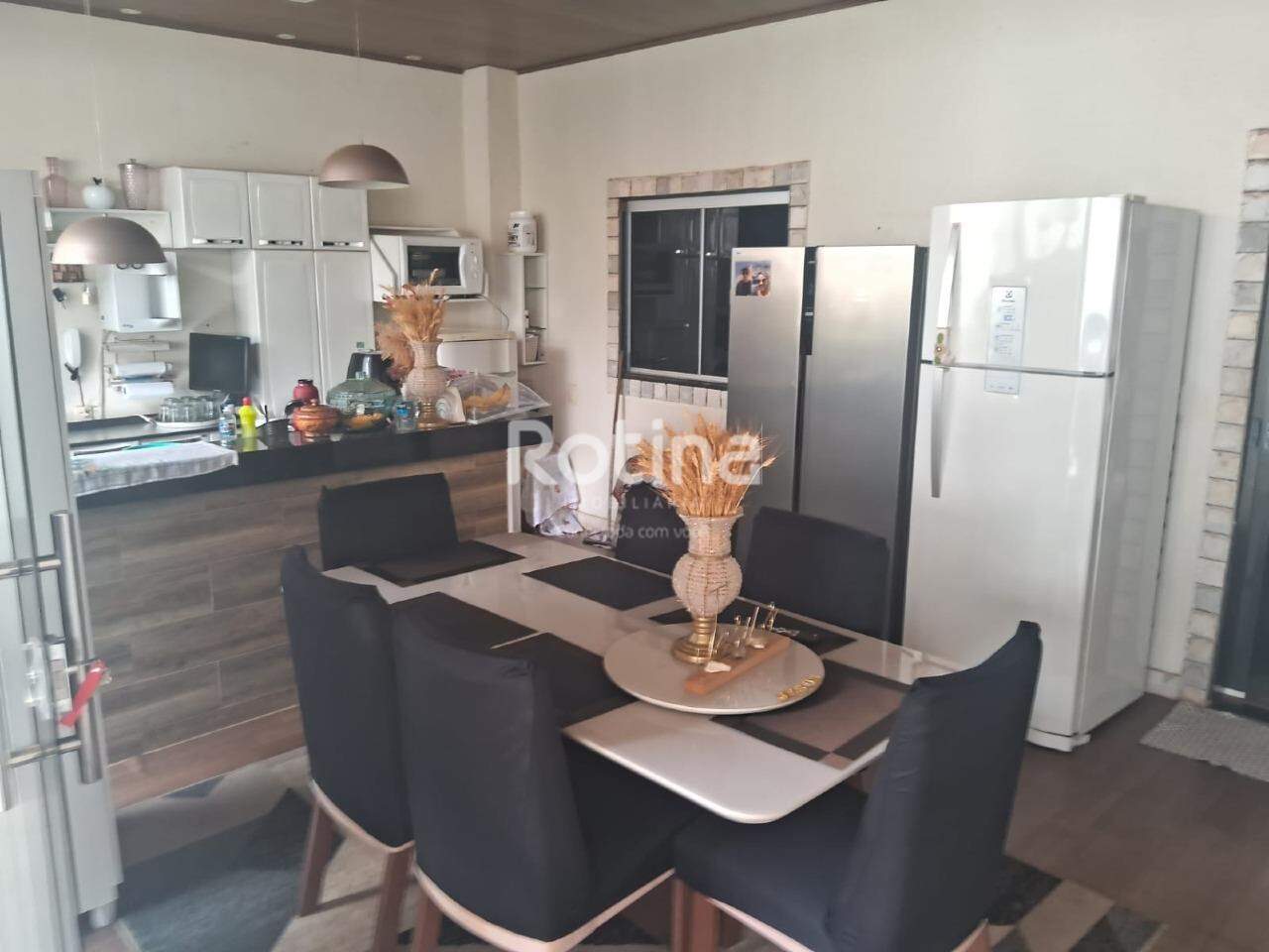 Casa à venda, 3 quartos em Uberlândia no bairro Santa Mônica no valor de R$ 890.000,00 - Rotina Imobiliária: 