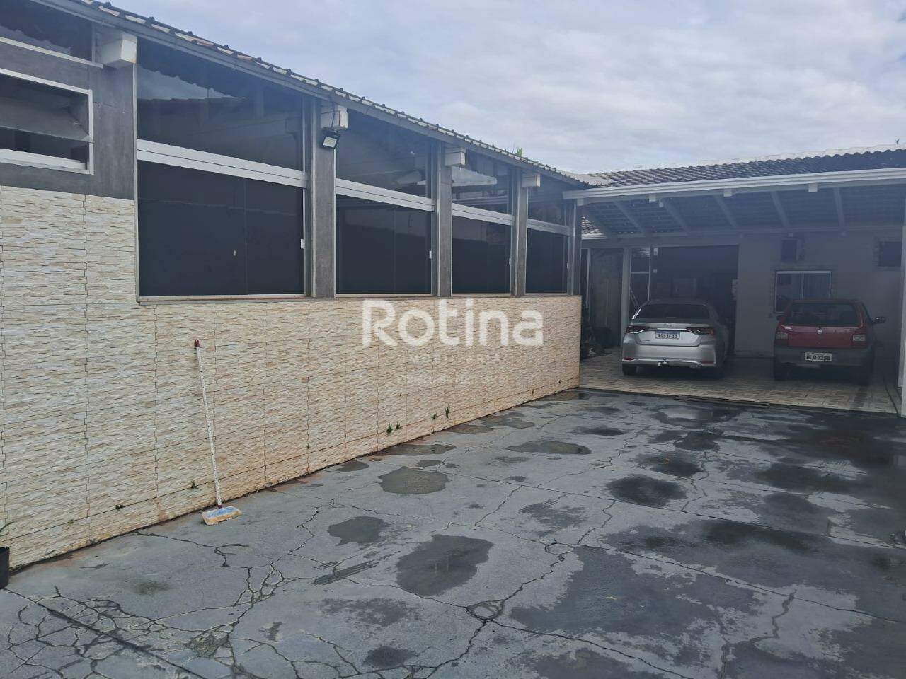 Casa à venda, 3 quartos em Uberlândia no bairro Santa Mônica no valor de R$ 890.000,00 - Rotina Imobiliária: 