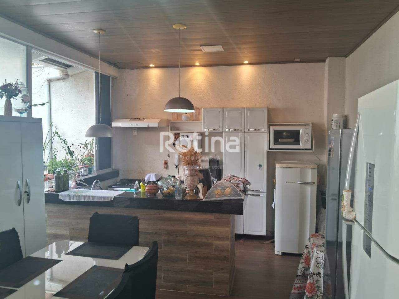 Casa à venda, 3 quartos em Uberlândia no bairro Santa Mônica no valor de R$ 890.000,00 - Rotina Imobiliária: 