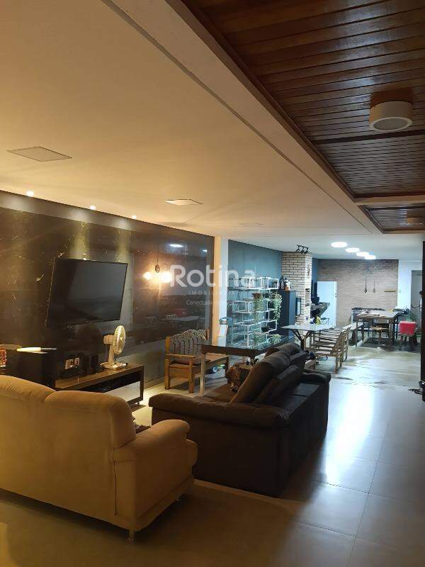 Casa à venda, 2 quartos em Uberlândia no bairro Cidade Jardim no valor de R$ 1.100.000,00 - Rotina Imobiliária: 