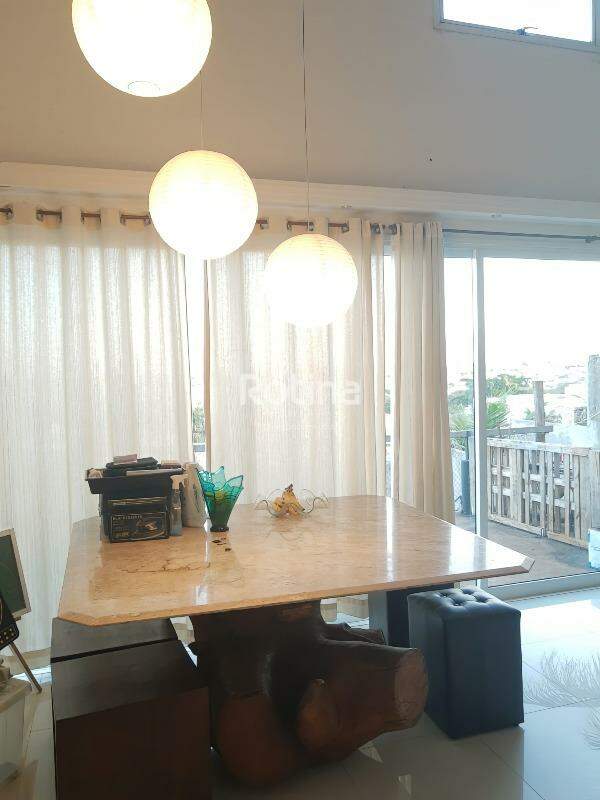 Casa à venda, 2 quartos em Uberlândia no bairro Cidade Jardim no valor de R$ 1.100.000,00 - Rotina Imobiliária: 