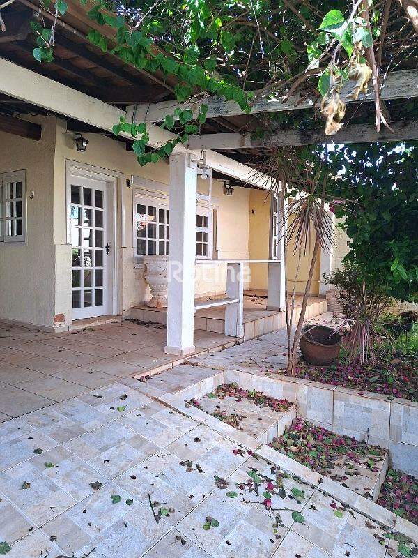 Casa à venda, 3 quartos em Uberlândia no bairro Cidade Jardim no valor de R$ 950.000,00 - Rotina Imobiliária: 