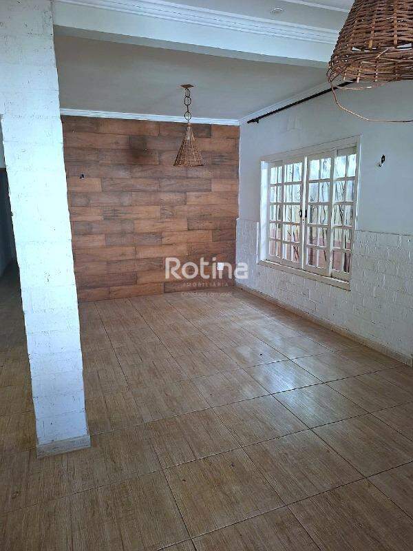 Casa à venda, 3 quartos em Uberlândia no bairro Cidade Jardim no valor de R$ 950.000,00 - Rotina Imobiliária: 