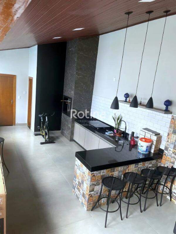 Casa à venda, 4 quartos em Uberlândia no bairro Jaraguá no valor de R$ 1.280.000,00 - Rotina Imobiliária: 