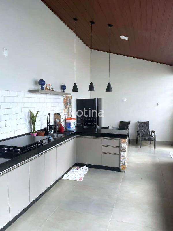 Casa à venda, 4 quartos em Uberlândia no bairro Jaraguá no valor de R$ 1.280.000,00 - Rotina Imobiliária: 