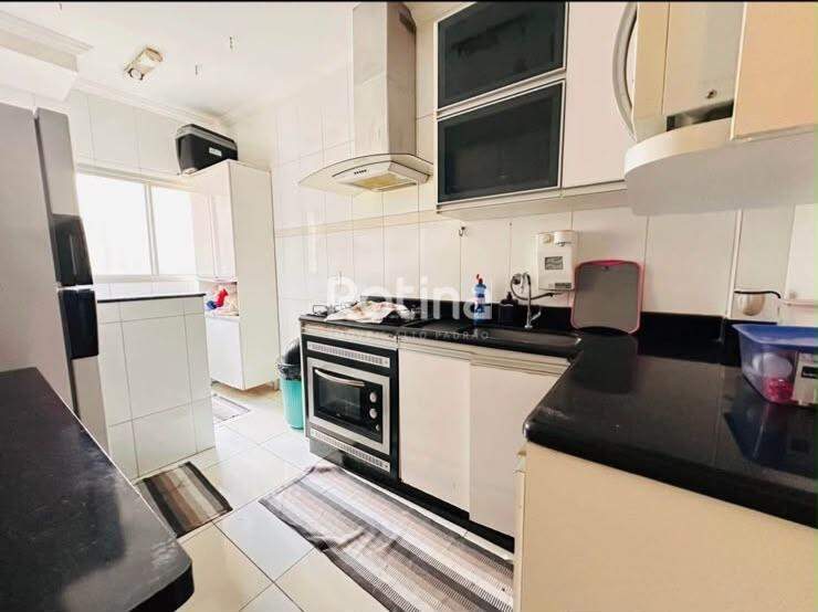 Apartamento à venda, em Uberlândia no bairro Santa Mônica no valor de R$ 300.000,00 - Rotina Imobiliária: 