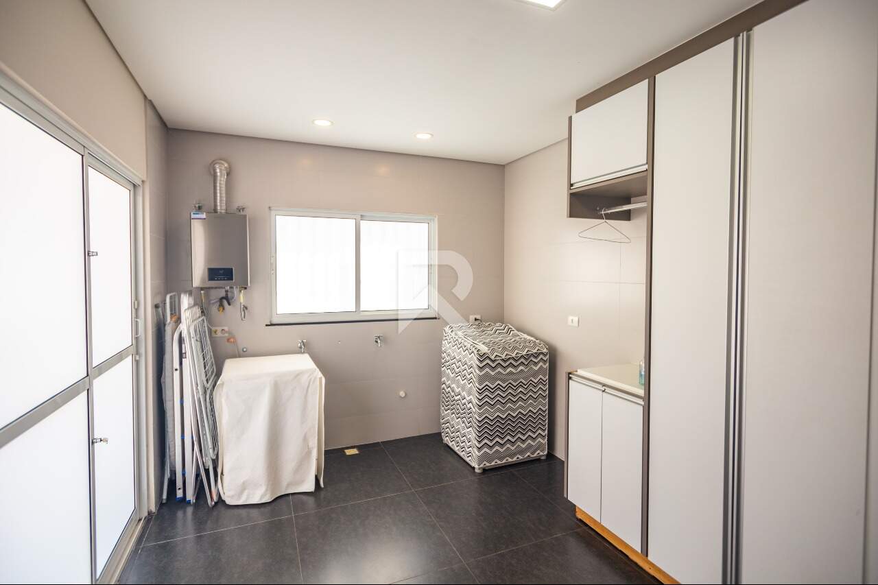 Casa Semi Mobiliada com 6 Quartos e 4 Vagas, Venda, 375 m² por R$ 1.850.000,00 - Santa Felicidade - Curitiba/PR miniatura 48