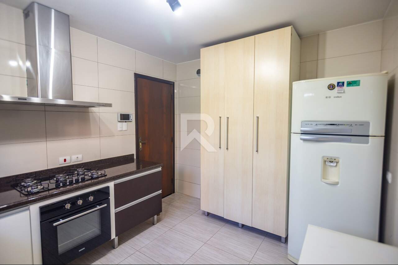 Casa Semi Mobiliada com 6 Quartos e 4 Vagas, Venda, 375 m² por R$ 1.850.000,00 - Santa Felicidade - Curitiba/PR miniatura 10