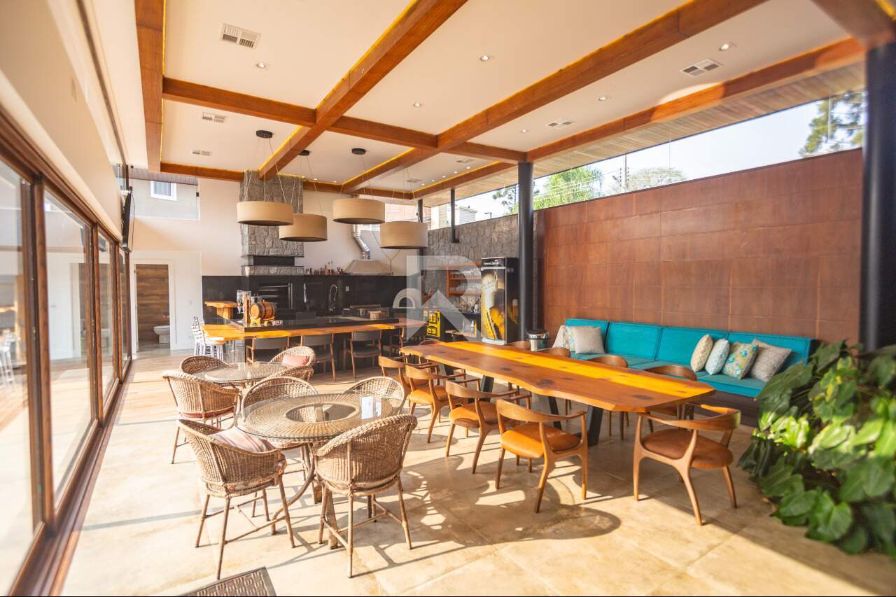 Casa Luxuosa com Vista para o Jardim, 4 Suítes, Venda, 778 m² - Santa Felicidade - Curitiba/PR