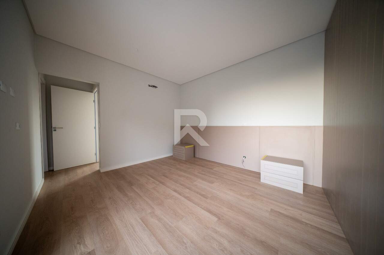 Casa mobiliada com 250m2 privativos Quintal | 3 suítes | Condomínio miniatura 42