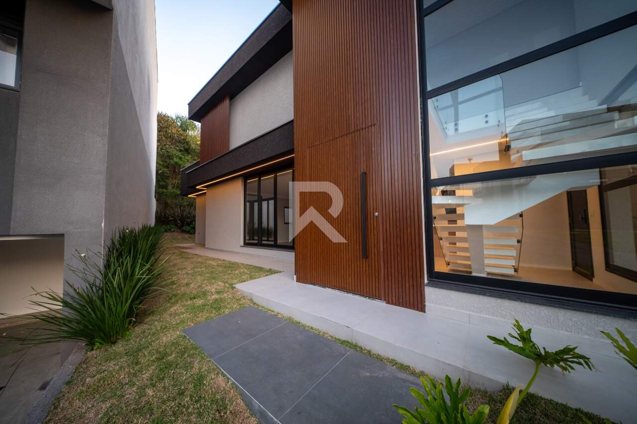 Casa mobiliada com 250m2 privativos Quintal | 3 suítes | Condomínio miniatura 3