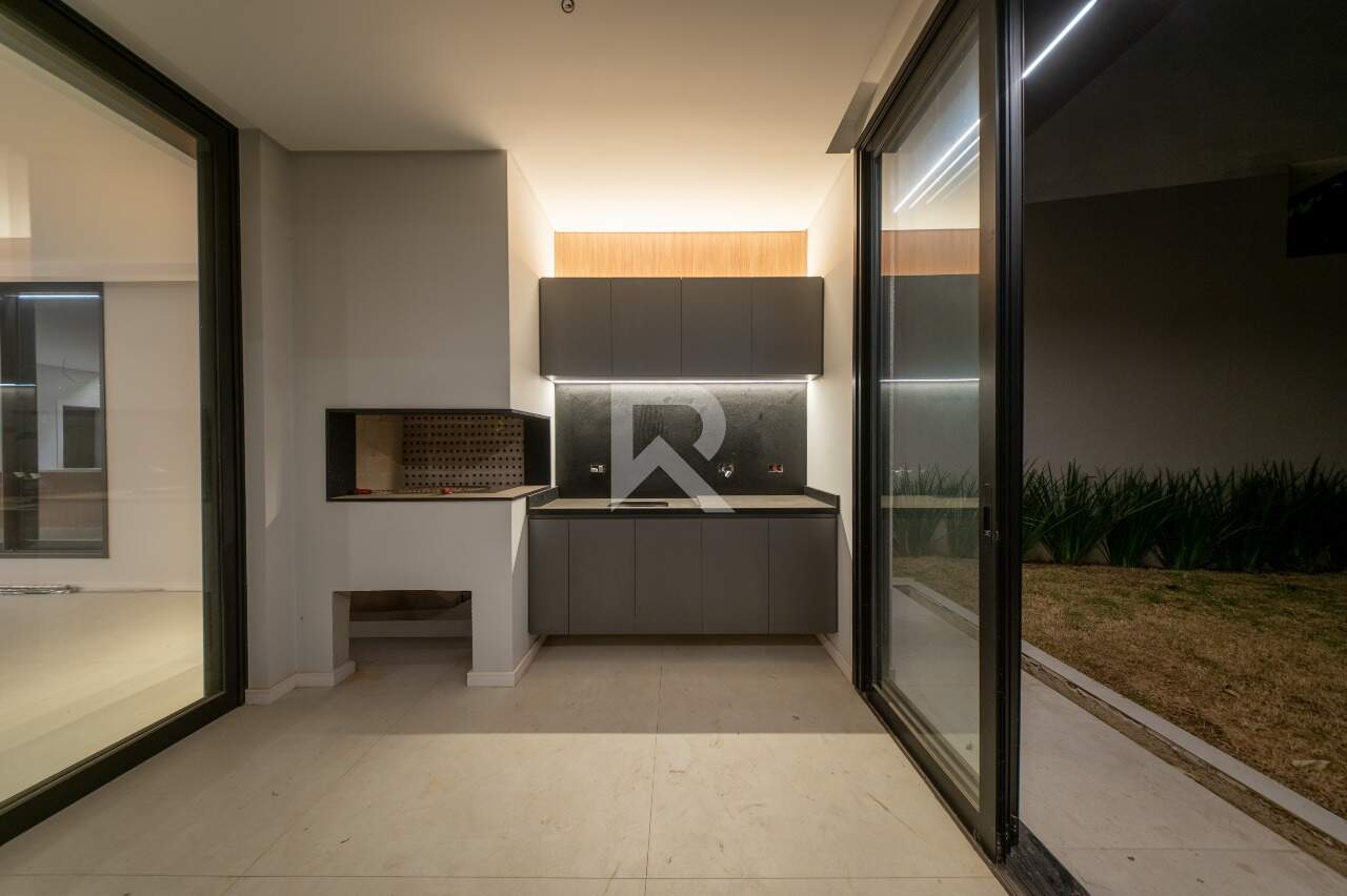 Casa mobiliada com 250m2 privativos Quintal | 3 suítes | Condomínio miniatura 23
